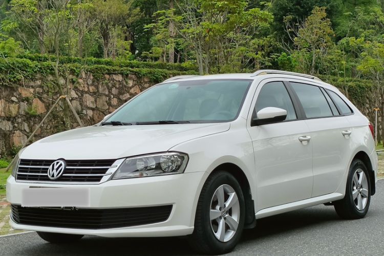 Used Volkswagen Gran Lavida 2013 1.6L Automatic Fashion Model Exterior 5