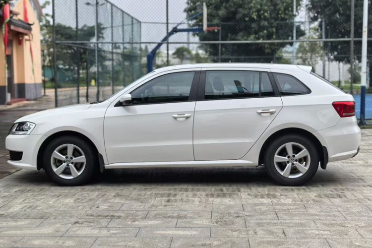 Used Volkswagen Gran Lavida 2013 1.6L Automatic Fashion Model Exterior 5