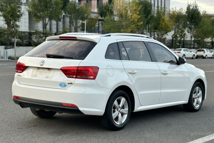 Used Volkswagen Gran Lavida 2013 1.6L Manual Fashion Model Exterior 6
