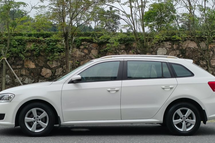 Used Volkswagen Gran Lavida 2013 1.6L Automatic Fashion Model Exterior 6
