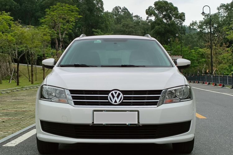 Used Volkswagen Gran Lavida 2013 1.6L Automatic Fashion Model Exterior 7