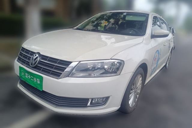 Used Volkswagen Gran Lavida 2013 1.6L Manual Fashion Model