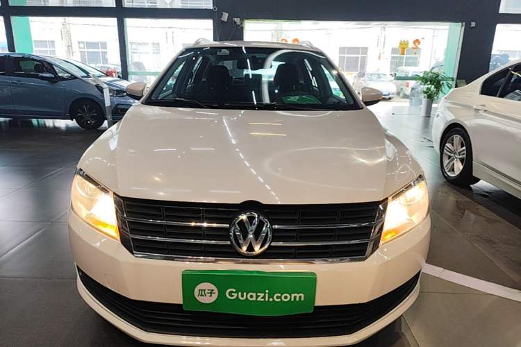 Used Volkswagen Gran Lavida 2013 1.6L Automatic Fashion Model Front