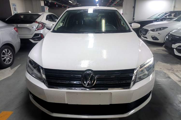 Used Volkswagen Gran Lavida 2013 1.6L Manual Fashion Model Front