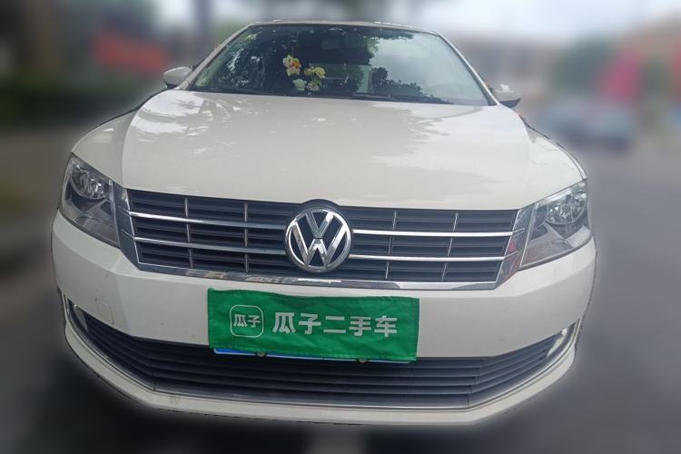 Used Volkswagen Gran Lavida 2013 1.6L Manual Fashion Model Front