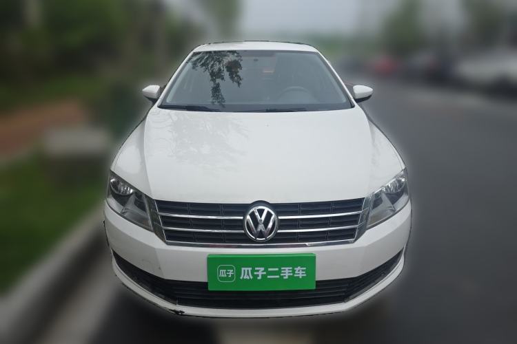 Used Volkswagen Gran Lavida 2013 1.6L Manual Fashion Model Front