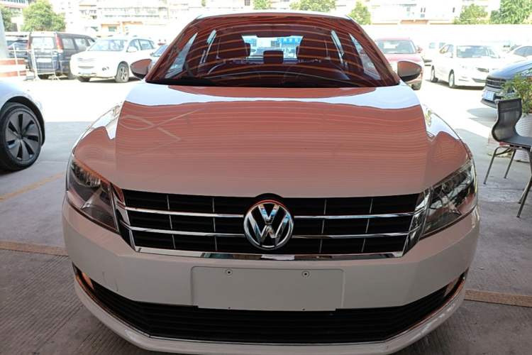 Used Volkswagen Gran Lavida 2013 1.6L Manual Comfort Model Front
