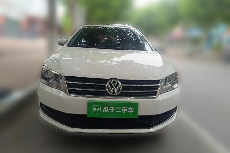 Used Volkswagen Gran Lavida 2013 1.6L Manual Fashion Model Front