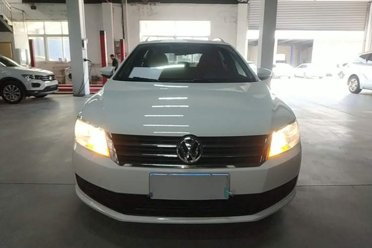 Used Volkswagen Gran Lavida 2013 1.6L Automatic Fashion Model Front