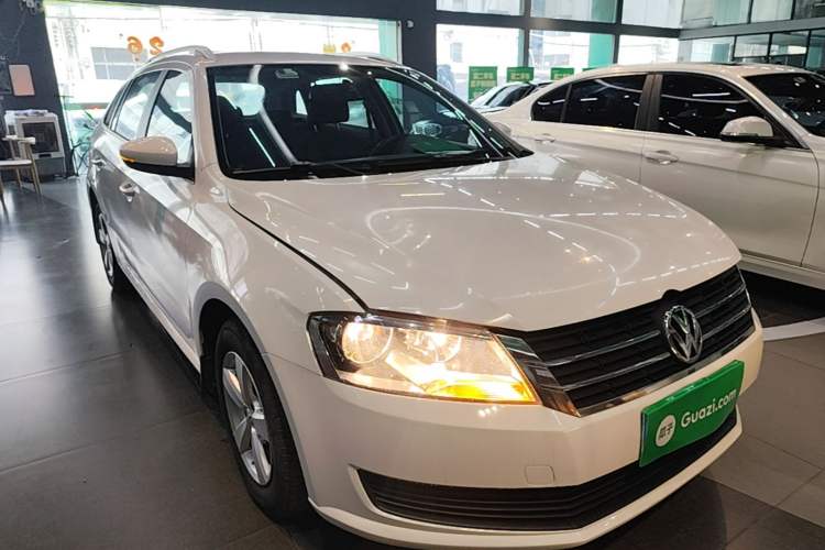Used Volkswagen Gran Lavida 2013 1.6L Automatic Fashion Model Front Right 45 Deg