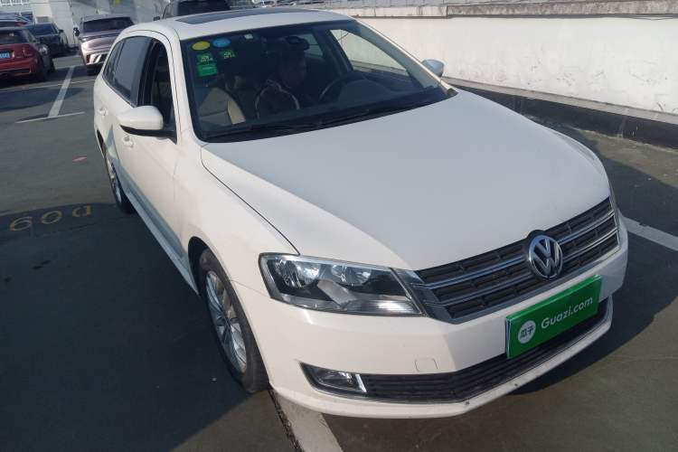 Used Volkswagen Gran Lavida 2013 1.6L Automatic Luxury Model Front Right 45 Deg