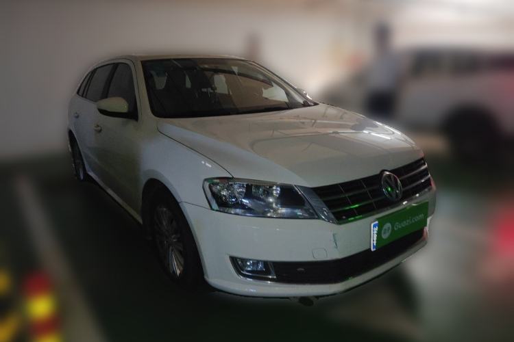 Used Volkswagen Gran Lavida 2013 1.4 TSI Automatic Comfort Model Front Right 45 Deg