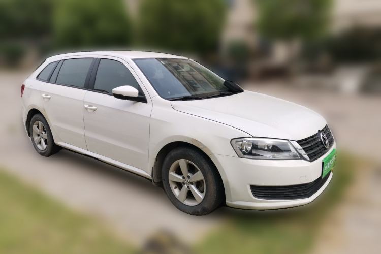 Used Volkswagen Gran Lavida 2013 1.6L Manual Fashion Model Front Right 45 Deg