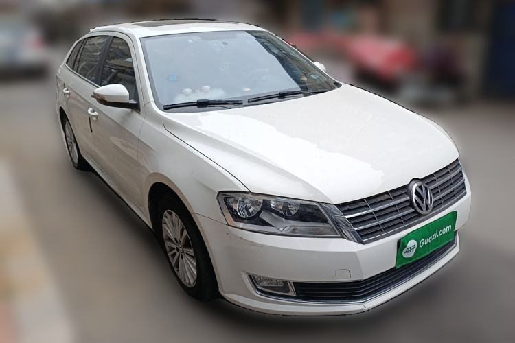 Used Volkswagen Gran Lavida 2013 1.4 TSI Automatic Comfort Model Front Right 45 Deg