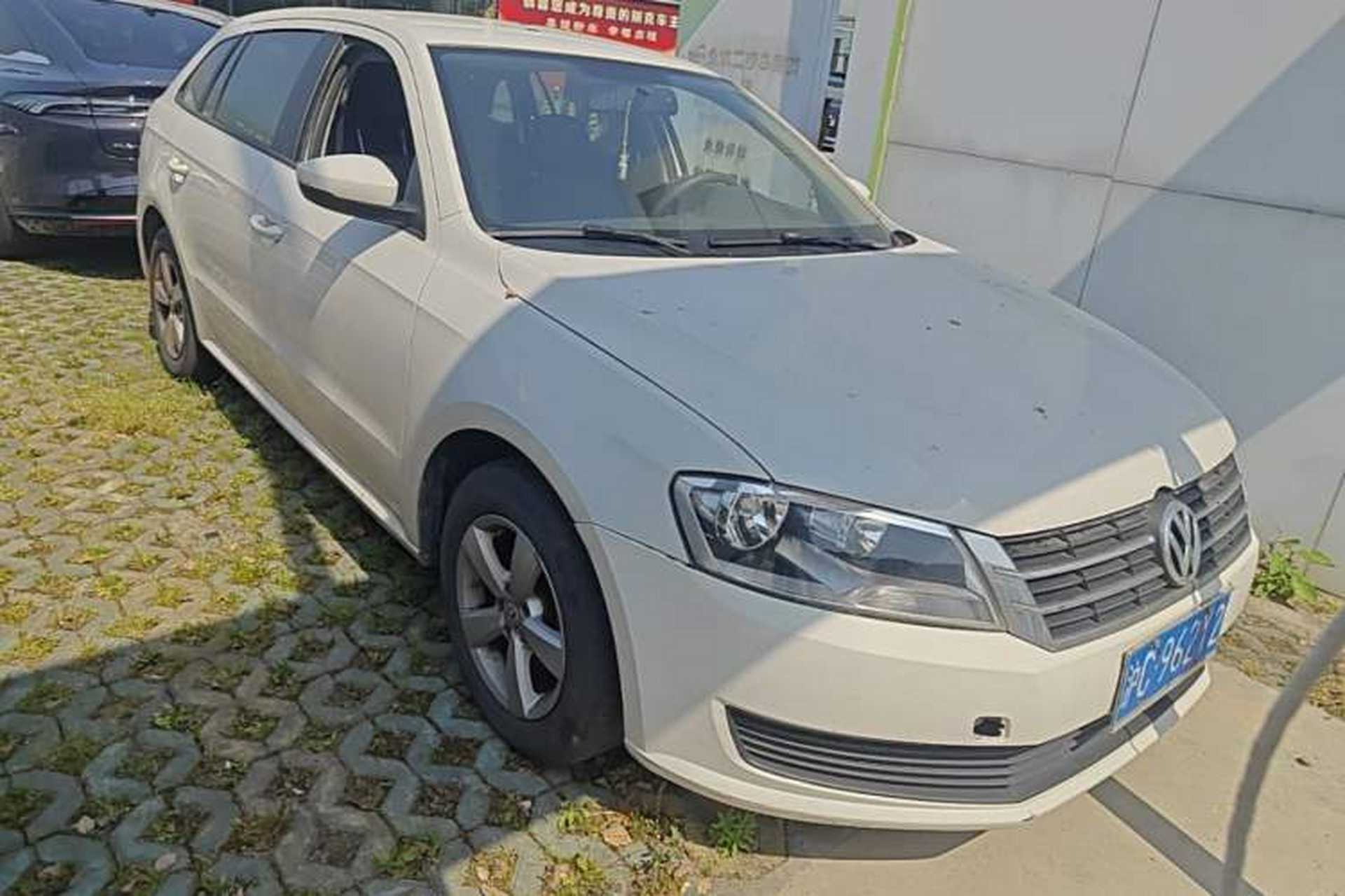 Used Volkswagen Gran Lavida 2013 1.6L Manual Fashion Model Front Right 45 Deg