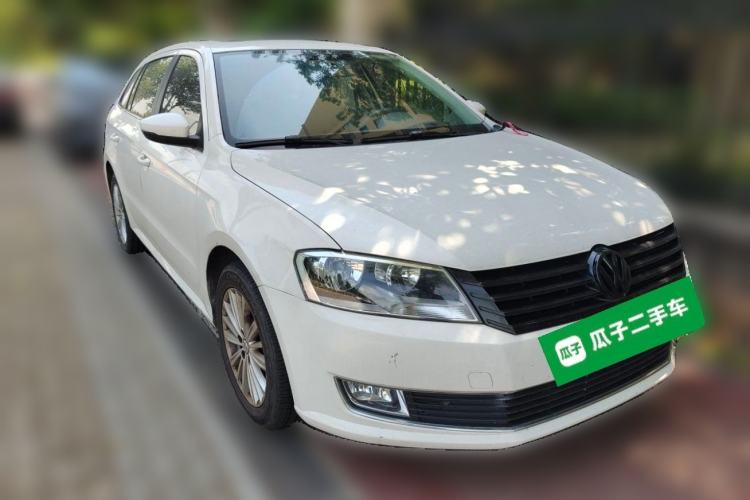 Used Volkswagen Gran Lavida 2013 1.4 TSI Automatic Comfort Model Front Right 45 Deg