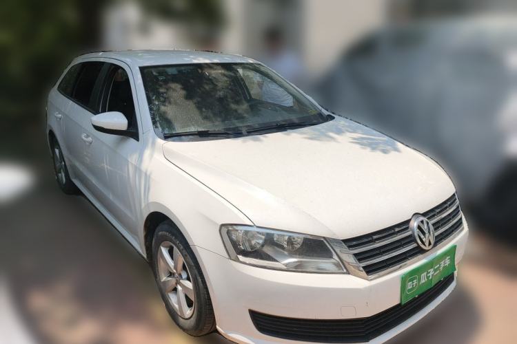 Used Volkswagen Gran Lavida 2013 1.6L Manual Fashion Model Front Right 45 Deg
