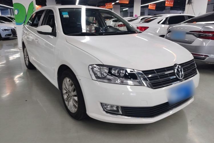 Used Volkswagen Gran Lavida 2013 1.4 TSI Automatic Luxury Model Front Right 45 Deg