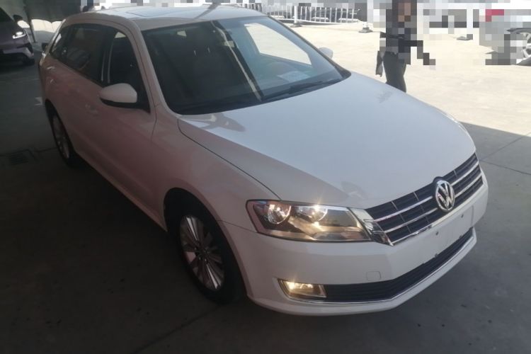 Used Volkswagen Gran Lavida 2013 1.4 TSI Automatic Comfort Model Front Right 45 Deg