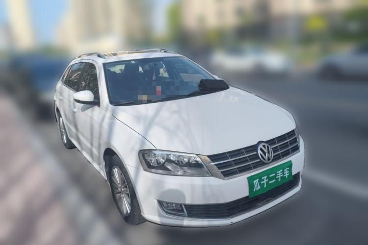 Used Volkswagen Gran Lavida 2013 1.4 TSI Automatic Comfort Model Front Right 45 Deg