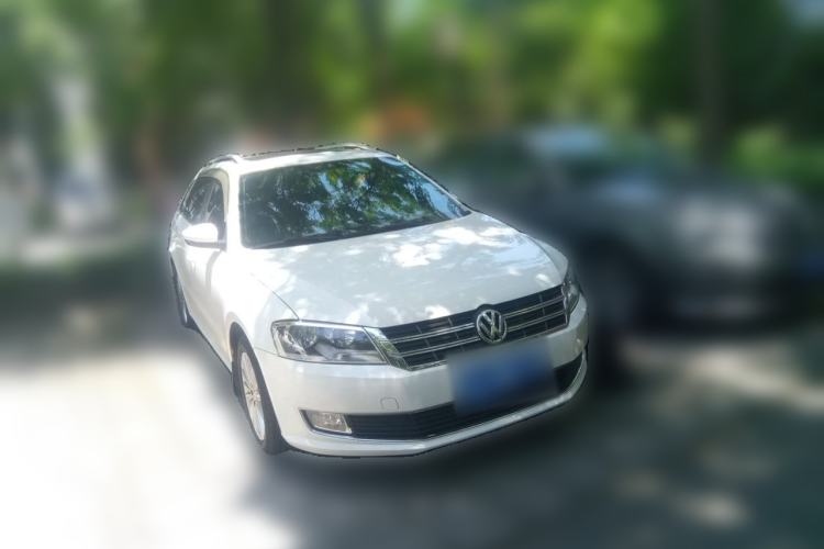 Used Volkswagen Gran Lavida 2013 1.4 TSI Automatic Comfort Model Front Right 45 Deg