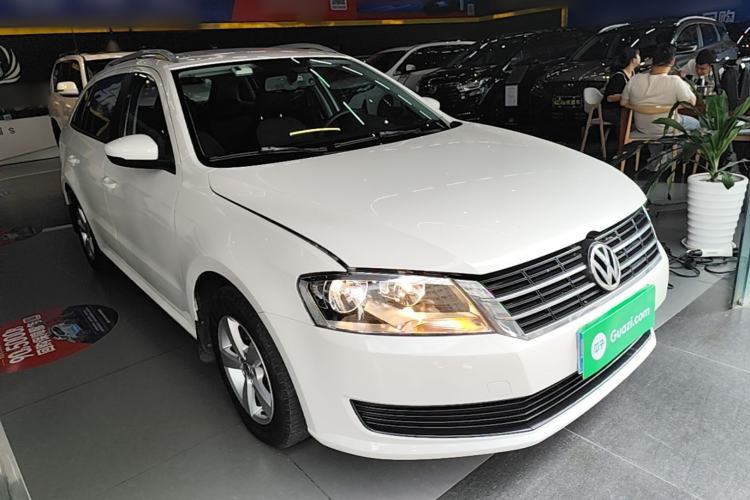 Used Volkswagen Gran Lavida 2013 1.6L Automatic Fashion Model Front Right 45 Deg
