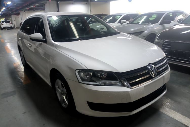Used Volkswagen Gran Lavida 2013 1.6L Manual Fashion Model Front Right 45 Deg