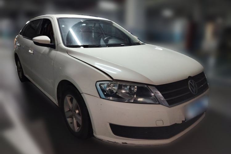 Used Volkswagen Gran Lavida 2013 1.6L Automatic Fashion Model Front Right 45 Deg