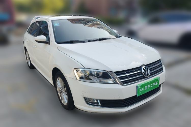Used Volkswagen Gran Lavida 2013 1.4 TSI Automatic Comfort Model Front Right 45 Deg