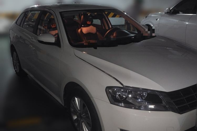 Used Volkswagen Gran Lavida 2013 1.4 TSI Automatic Comfort Model Front Right 45 Deg