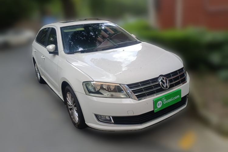 Used Volkswagen Gran Lavida 2013 1.4 TSI Automatic Comfort Model Front Right 45 Deg