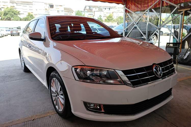 Used Volkswagen Gran Lavida 2013 1.6L Manual Comfort Model Front Right 45 Deg