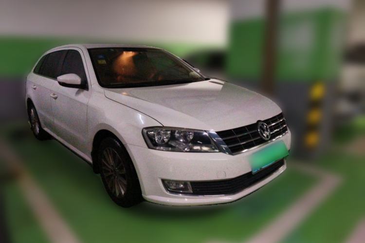 Used Volkswagen Gran Lavida 2013 1.4 TSI Automatic Comfort Model Front Right 45 Deg