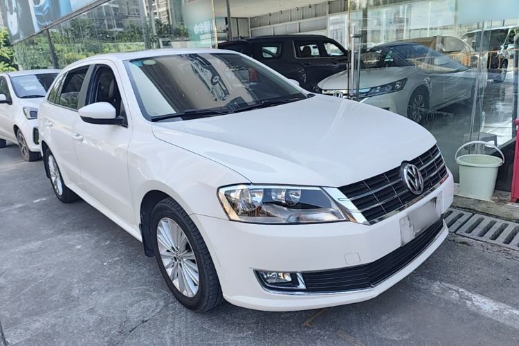 Used Volkswagen Gran Lavida 2013 1.4 TSI Automatic Comfort Model Front Right 45 Deg
