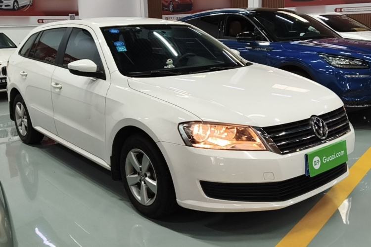 Used Volkswagen Gran Lavida 2013 1.6L Automatic Fashion Model Front Right 45 Deg