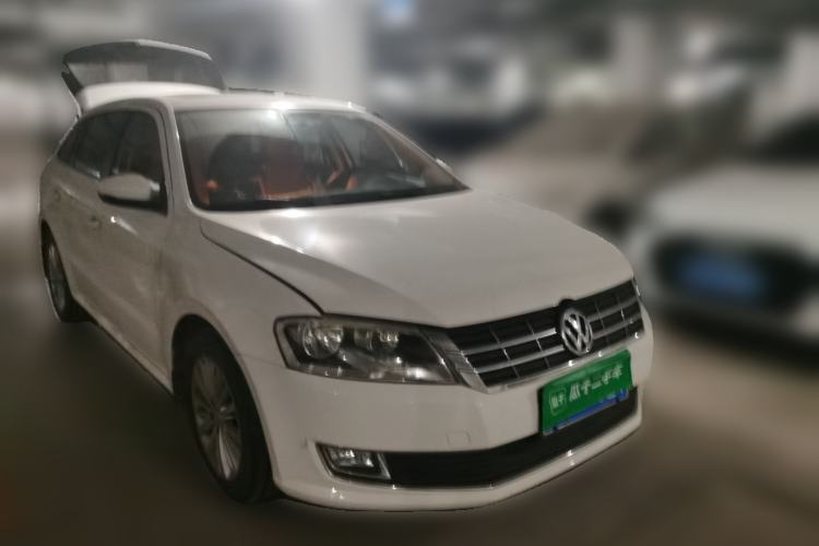 Used Volkswagen Gran Lavida 2013 1.4 TSI Manual Comfort Model Front Right 45 Deg