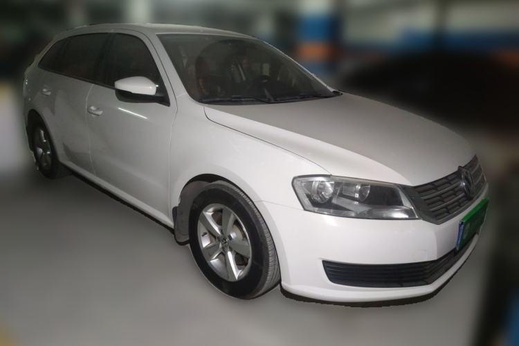 Used Volkswagen Gran Lavida 2013 1.6L Manual Fashion Model Front Right 45 Deg