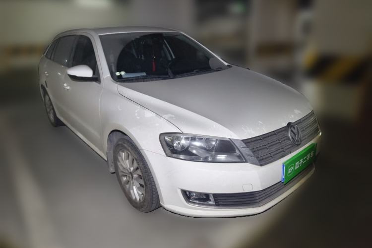 Used Volkswagen Gran Lavida 2013 1.4 TSI Automatic Luxury Model Front Right 45 Deg