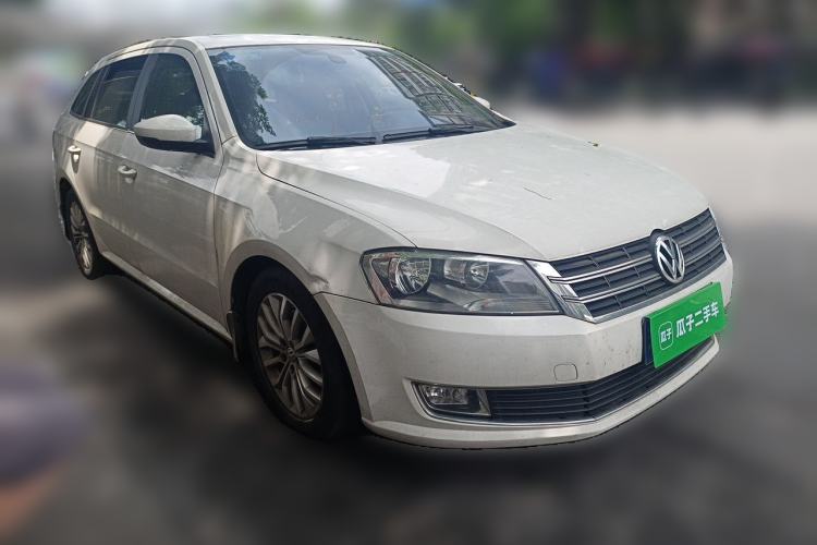 Used Volkswagen Gran Lavida 2013 1.4 TSI Automatic Luxury Model Front Right 45 Deg