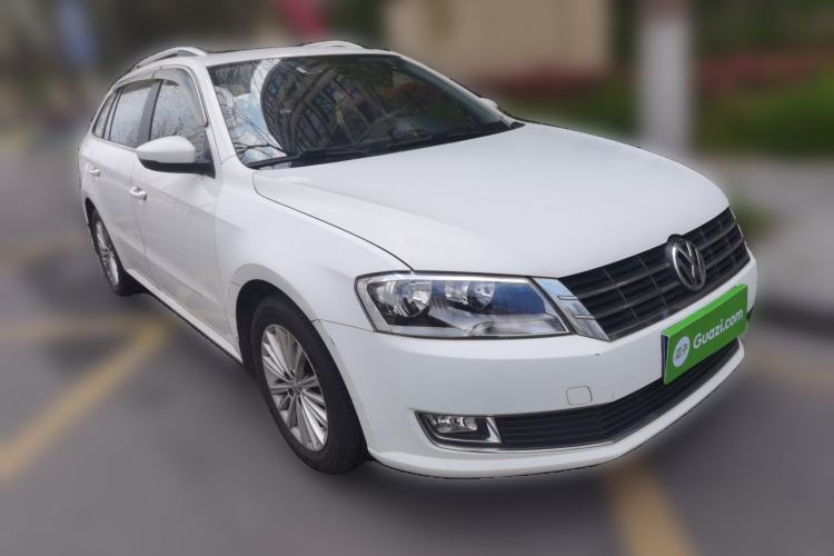 Used Volkswagen Gran Lavida 2013 1.4 TSI Manual Comfort Model Front Right 45 Deg