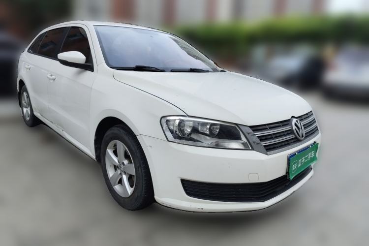 Used Volkswagen Gran Lavida 2013 1.6L Manual Fashion Model Front Right 45 Deg