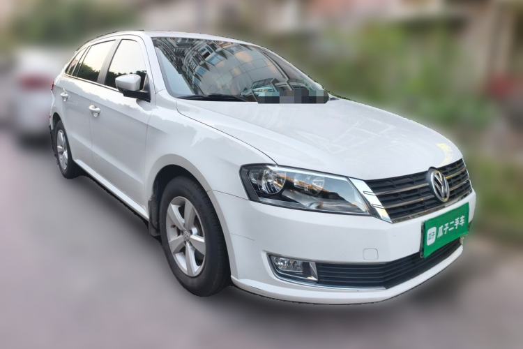 Used Volkswagen Gran Lavida 2013 1.6L Automatic Fashion Model Front Right 45 Deg