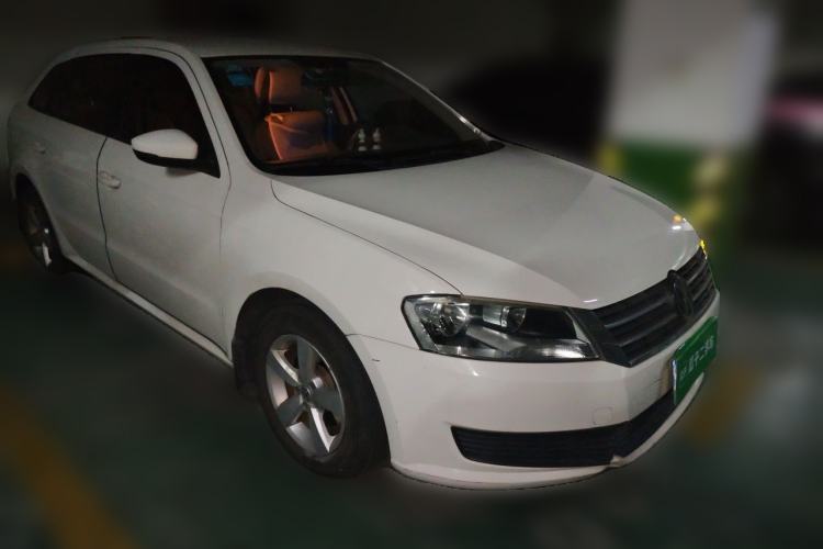Used Volkswagen Gran Lavida 2013 1.6L Automatic Fashion Model Front Right 45 Deg