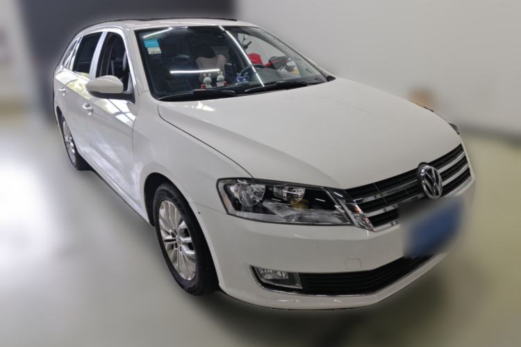Used Volkswagen Gran Lavida 2013 1.4 TSI Automatic Comfort Model Front Right 45 Deg