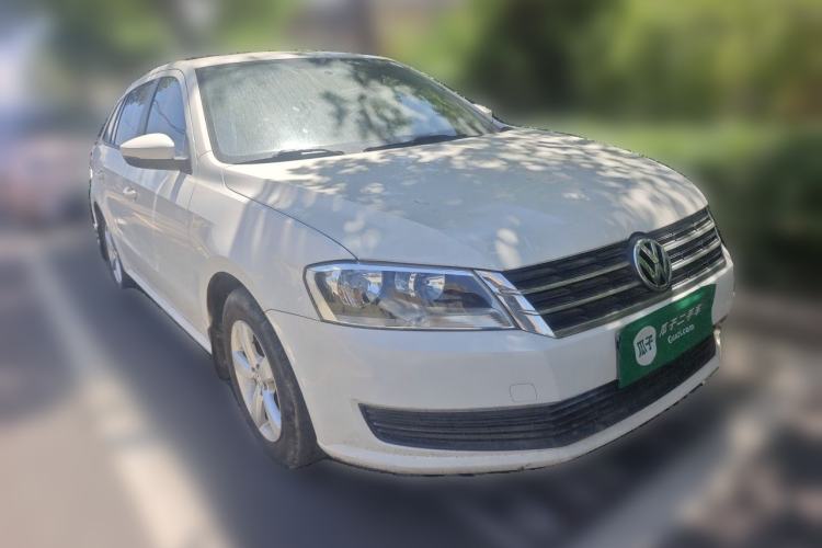 Used Volkswagen Gran Lavida 2013 1.6L Manual Fashion Model Front Right 45 Deg
