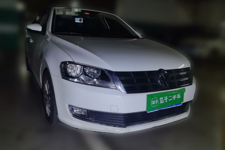 Used Volkswagen Gran Lavida 2013 1.4 TSI Automatic Luxury Model Front Right 45 Deg