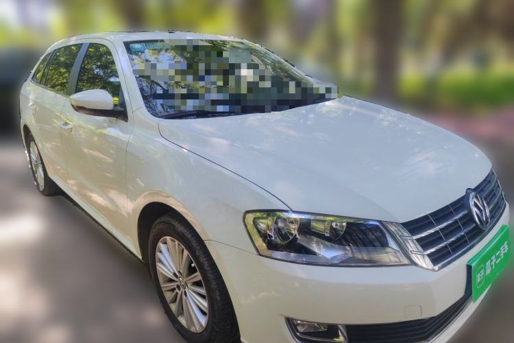 Used Volkswagen Gran Lavida 2013 1.4 TSI Automatic Comfort Model Front Right 45 Deg