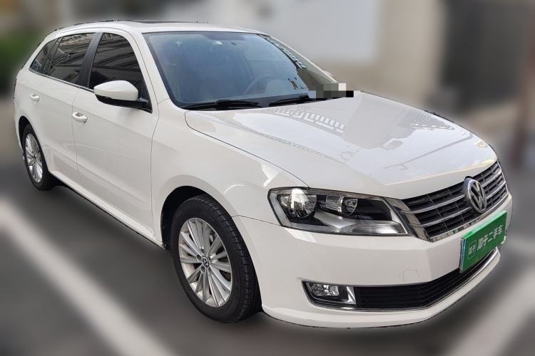 Used Volkswagen Gran Lavida 2013 1.4 TSI Automatic Comfort Model Front Right 45 Deg