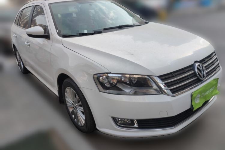 Used Volkswagen Gran Lavida 2013 1.6L Manual Comfort Model Front Right 45 Deg