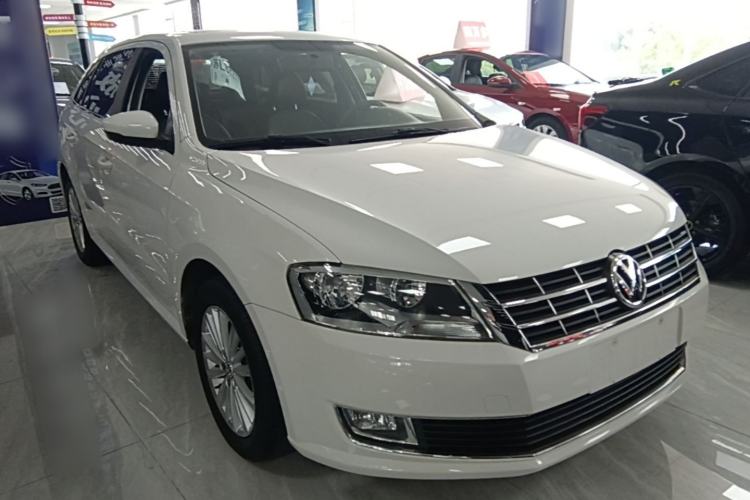 Used Volkswagen Gran Lavida 2013 1.4 TSI Automatic Comfort Model Front Right 45 Deg